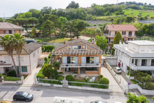 Villa for Sale to Porto San Giorgio
