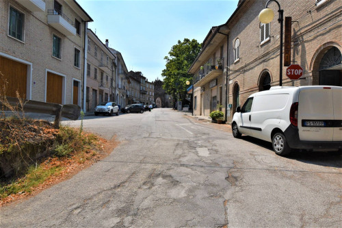 Box o garage in affitto a Amandola