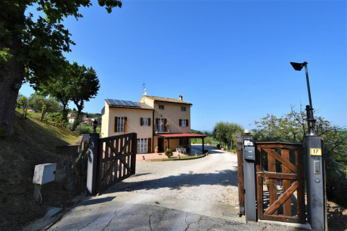 farmhouse for sale in Montappone