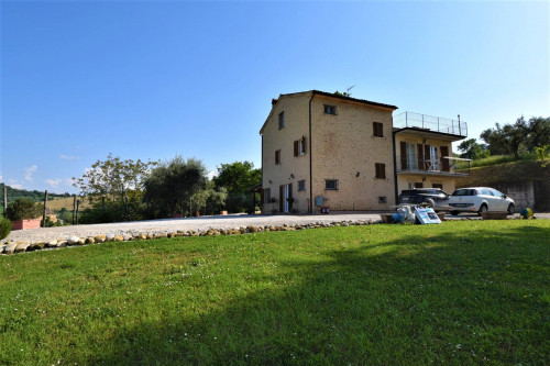 farmhouse for sale in Montappone