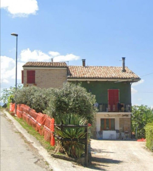Casa colonica in Vendita a Monte San Martino