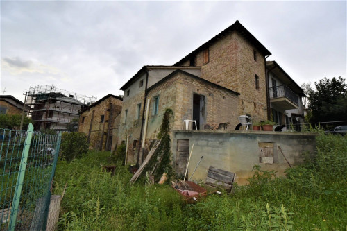 Casa cielo-terra in vendita a Amandola