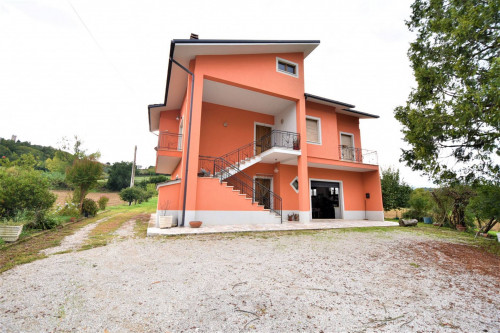 Casa singola in Vendita a Ortezzano