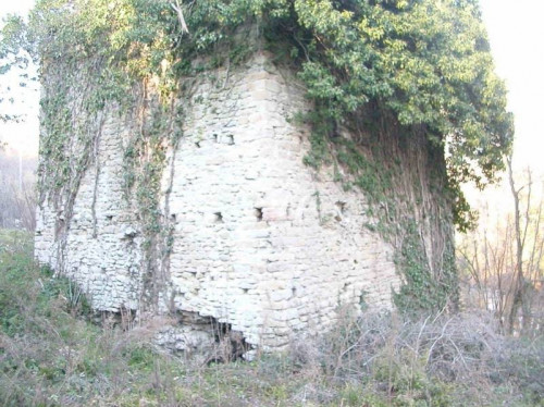 farmhouse to restore for sale in Montefalcone Appennino