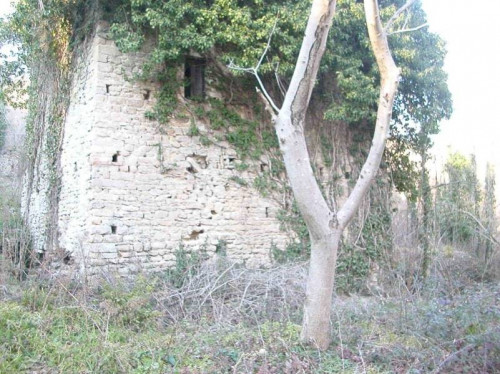 farmhouse to restore for sale in Montefalcone Appennino