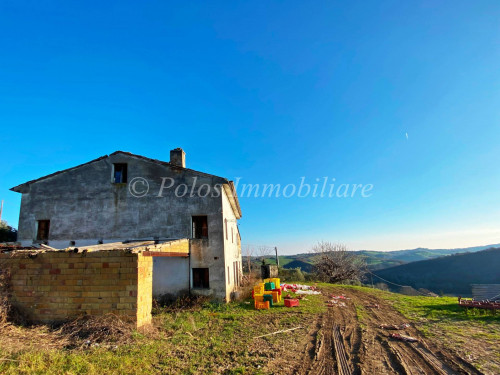Farmhouse for Sale to Montappone