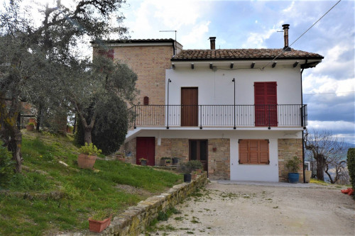 farmhouse to restore to Buy in Monte San Martino