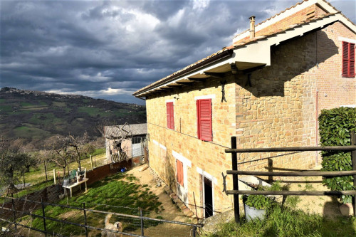 Rustico in vendita a Monte San Martino (MC)