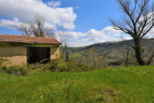 farmhouse for sale in Montefalcone Appennino