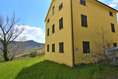 Casale in vendita a Montefalcone Appennino