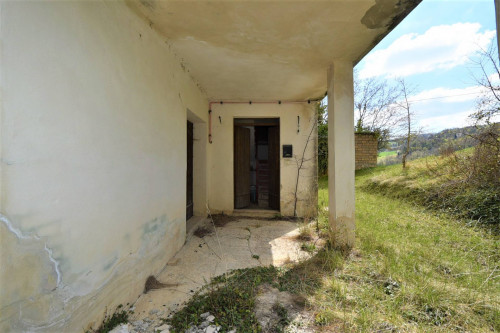 farmhouse for sale in Montefalcone Appennino