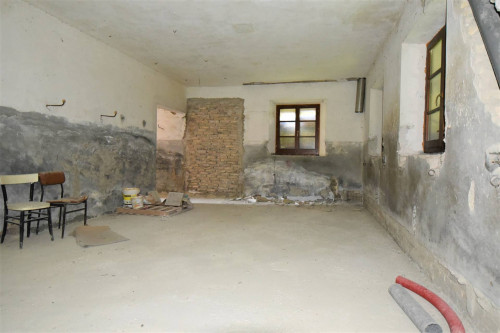 farmhouse for sale in Montefalcone Appennino