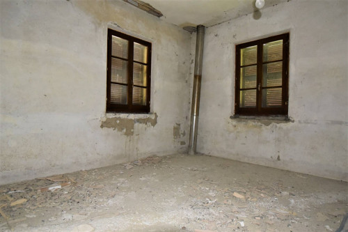 farmhouse for sale in Montefalcone Appennino