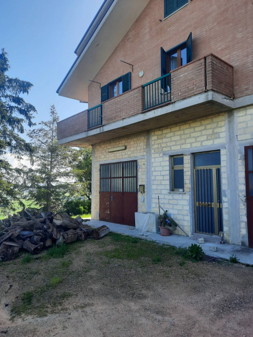 Laboratorio artigianale in affitto a Monte Giberto