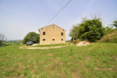 farmhouse for sale in Torre San Patrizio