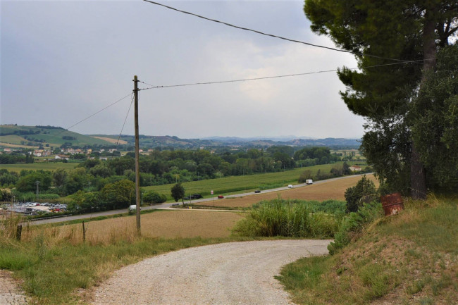 farmhouse to restore for sale in Fermo