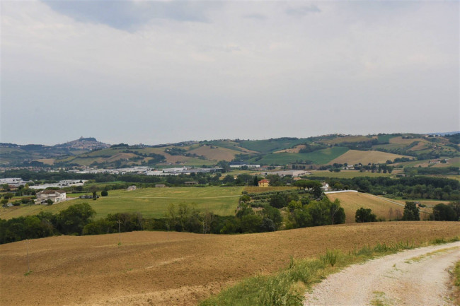 Casa colonica in vendita a Fermo