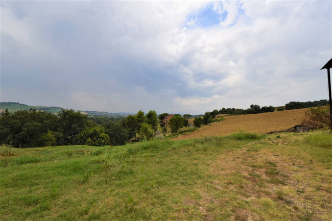 farmhouse to restore for sale in Fermo