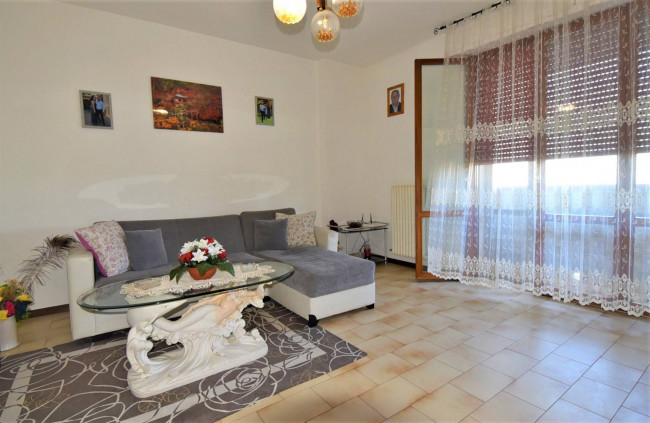 Apartment to Buy in Santa Vittoria in Matenano
