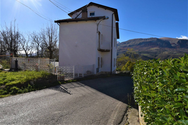 Casa singola in affitto a Amandola