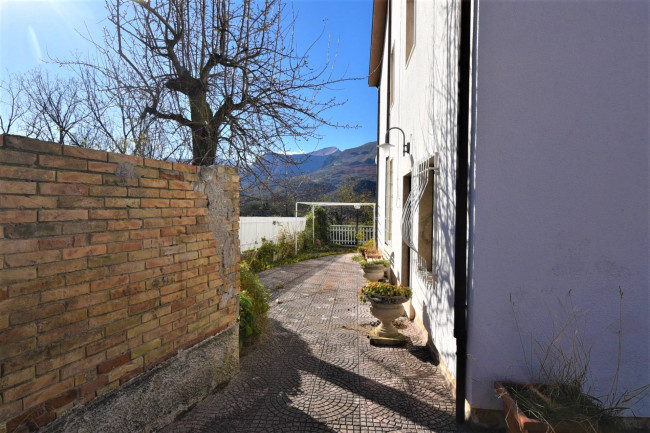 Casa singola in affitto a Amandola