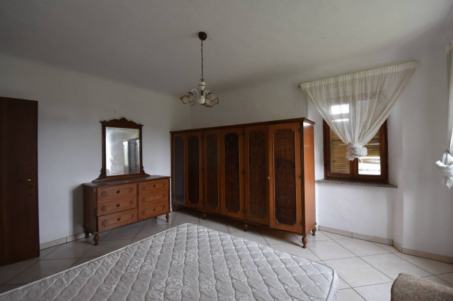 farmhouse to restore for sale in Smerillo