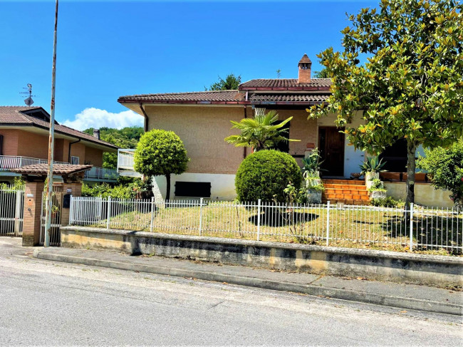 Villa to Buy in Amandola