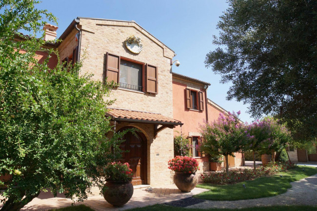 Villa in vendita a Potenza Picena