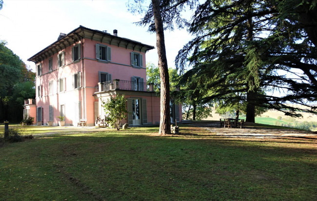 Villa in Vendita a Tolentino