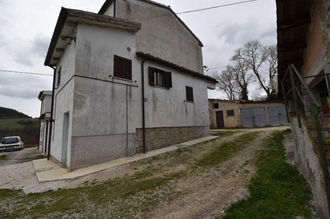 Casa cielo-terra in vendita a Sarnano