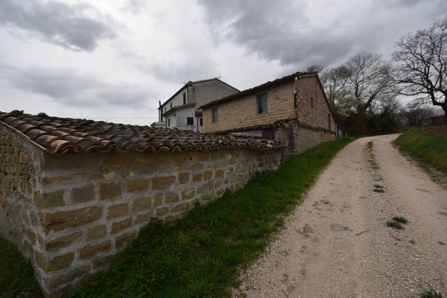 Casa cielo-terra in vendita a Sarnano