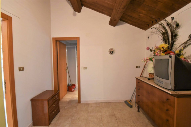 farmhouse for sale in Sarnano