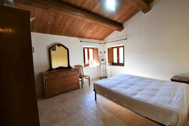 farmhouse for sale in Sarnano