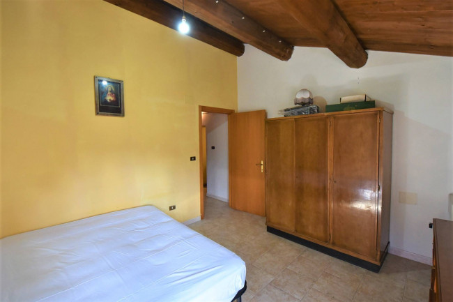 farmhouse for sale in Sarnano