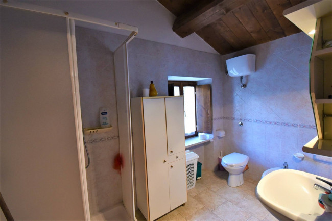 farmhouse for sale in Sarnano