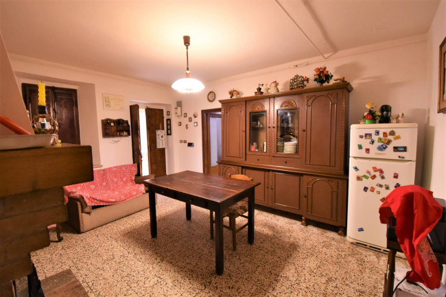 farmhouse for sale in Sarnano