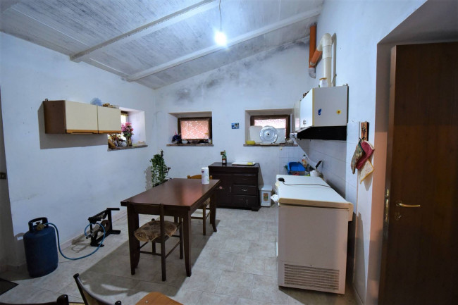 farmhouse for sale in Sarnano