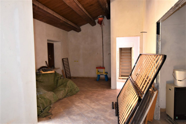 farmhouse for sale in Sarnano