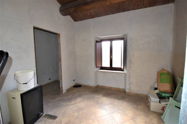 farmhouse for sale in Sarnano