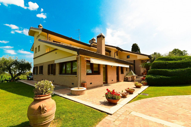 Villa in vendita a Civitanova Marche