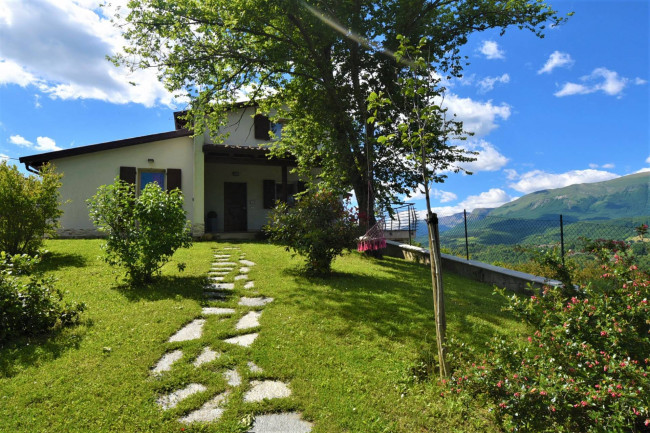 Villa for sale in Sarnano