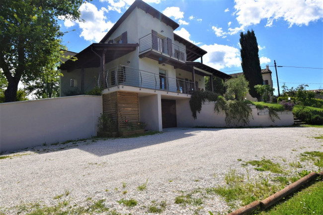 Villa in vendita a Sarnano