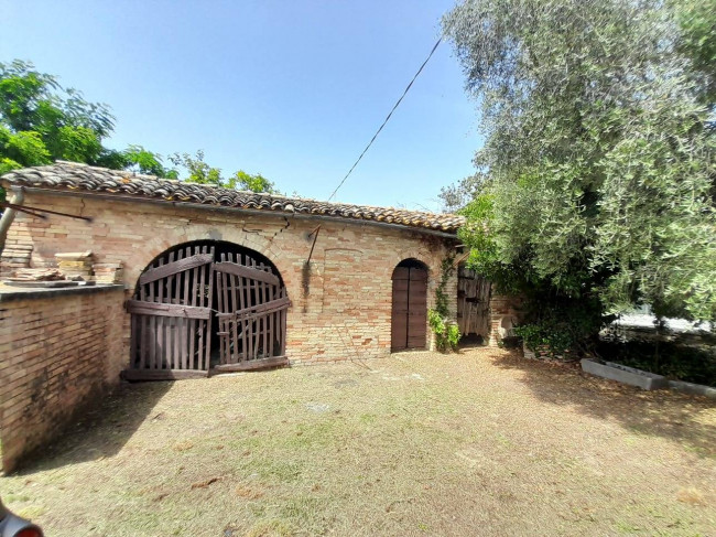 Casa colonica in vendita a Sant'Elpidio a Mare