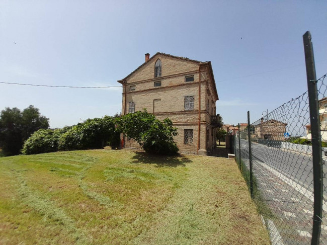 Casa colonica in vendita a Sant'Elpidio a Mare