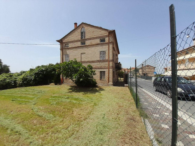 Casa colonica in vendita a Sant'Elpidio a Mare