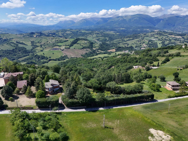 Villetta bifamiliare in vendita a Gualdo