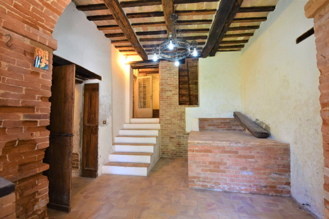 townhouse for sale in Amandola