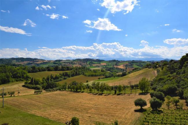 Appartamento in vendita a Monsampietro Morico