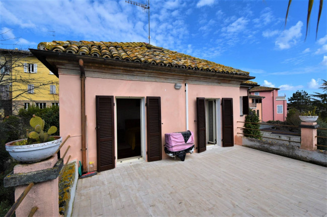 family villa for sale in Colli del Tronto