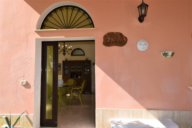 family villa for sale in Colli del Tronto